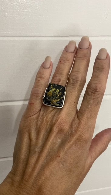 Black and Yellow Hubei Turquoise Ring
