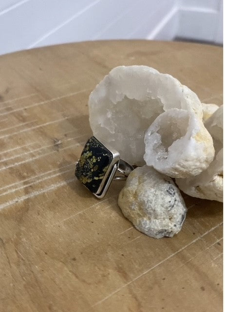 Black and Yellow Hubei Turquoise Ring