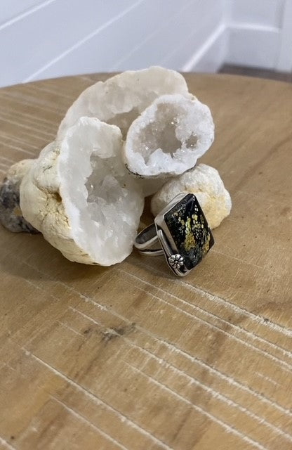 Black and Yellow Hubei Turquoise Ring